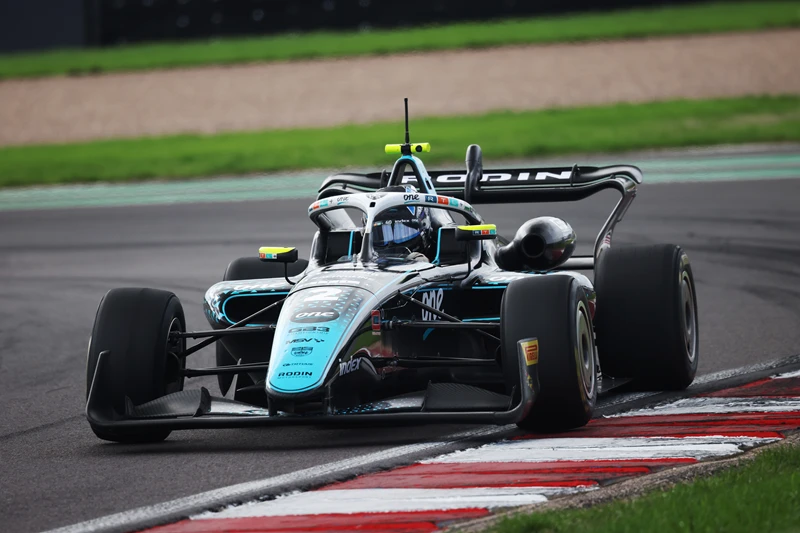Mérnöke „kertjében” folytatná egyedülálló sorozatát Molnár Martin a brit F3-ban