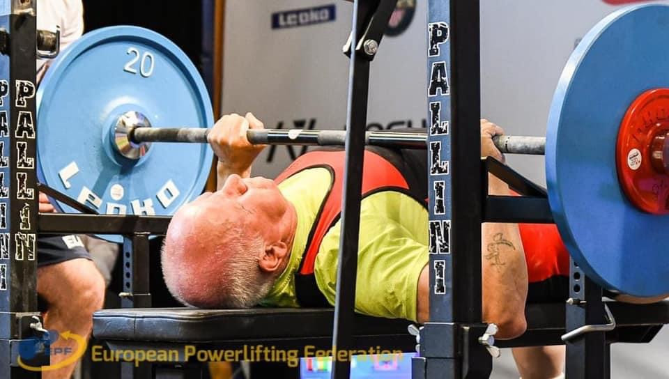 76 évesen 455 kilós összteljesítménnyel Európa-bajnok Fábri János!