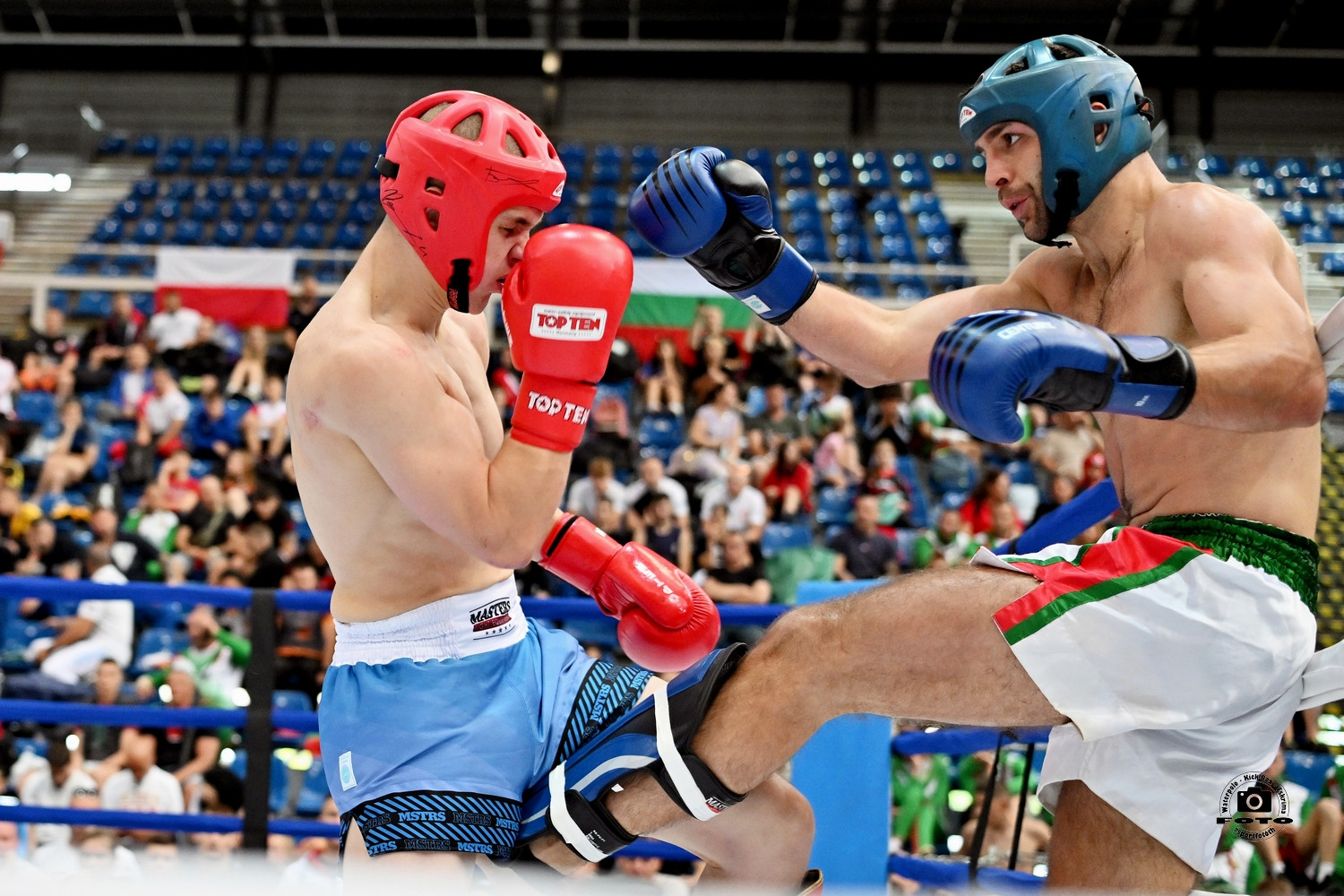 Csapatezüsttel kezdődött a budapesti kick-box világkupa
