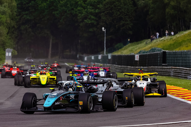 Molnár Martin dupla dobogóval távozik a brit F3 spái hétvégéjéről